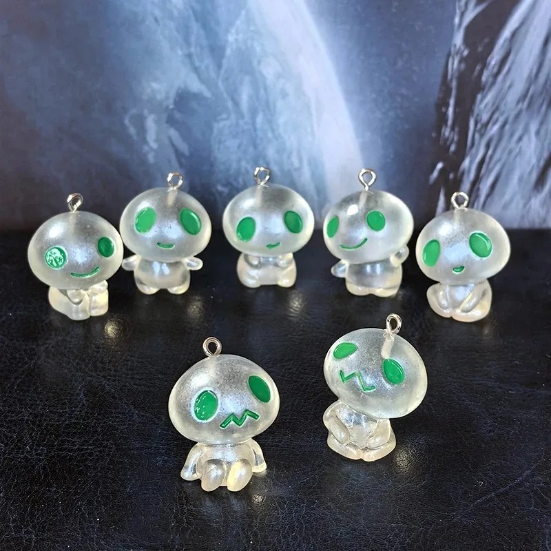 Resin Art Pendant - 7Pcs Glow In The Dark Alien